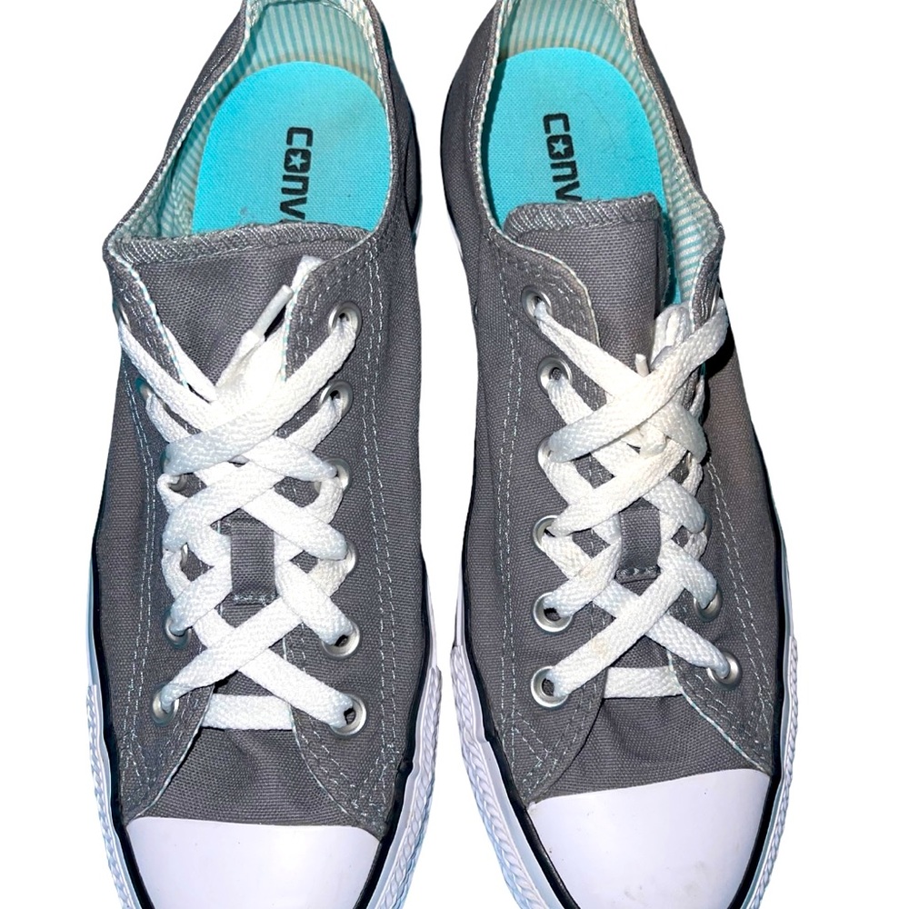Like new gray,low top,dbl tongue, Converse Chuck Taylor All Star shoes,wmn sz 9. - Picture 3 of 5
